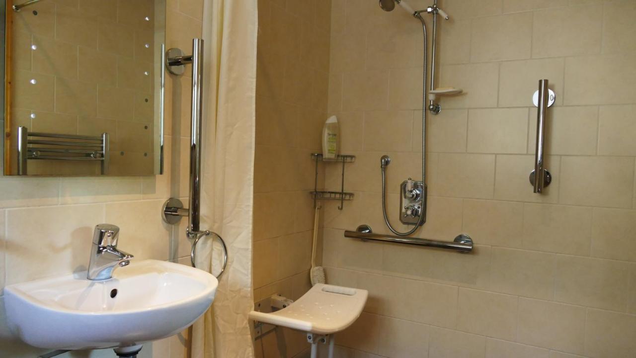 Cosy Ground Floor Disabled Friendly Room In Farm House Llandderfel Екстер'єр фото