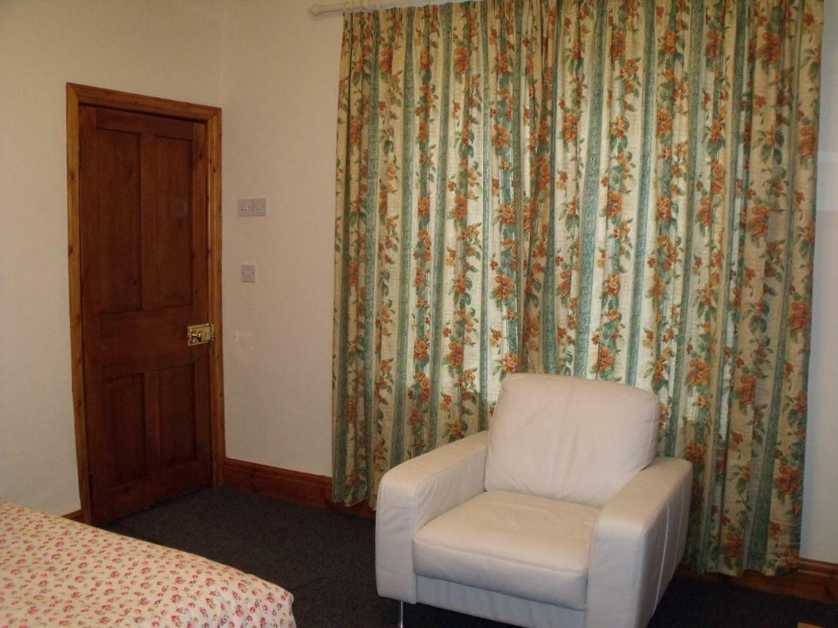 Cosy Ground Floor Disabled Friendly Room In Farm House Llandderfel Екстер'єр фото