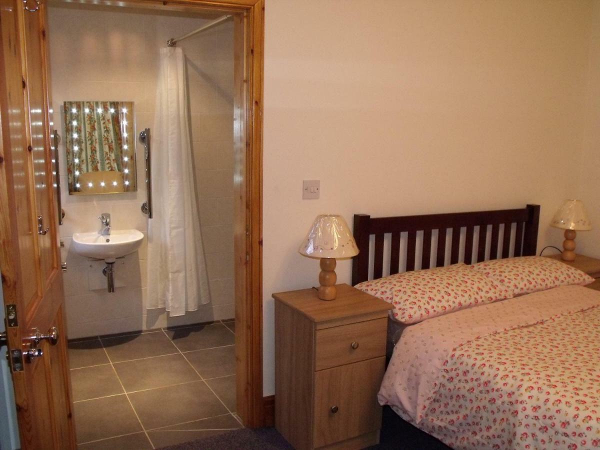 Cosy Ground Floor Disabled Friendly Room In Farm House Llandderfel Екстер'єр фото