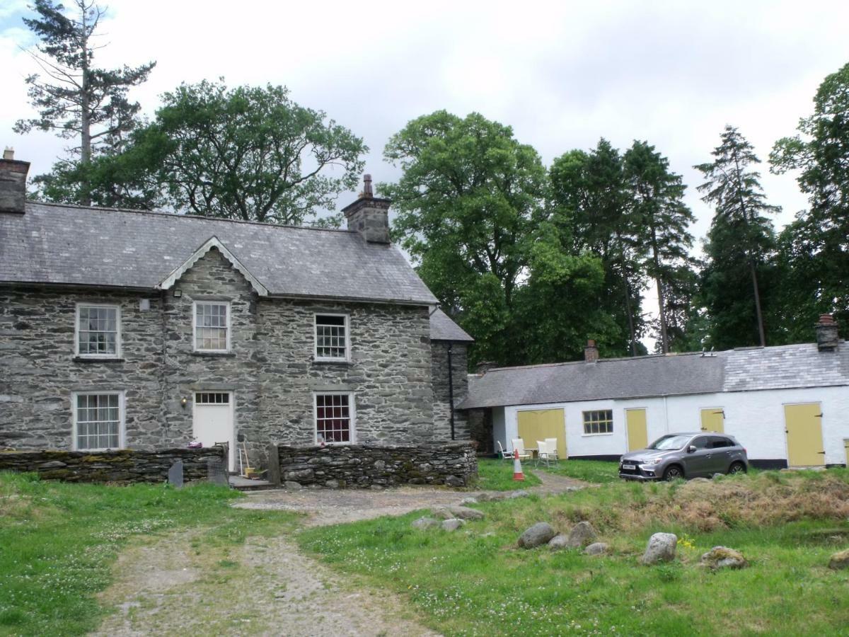 Cosy Ground Floor Disabled Friendly Room In Farm House Llandderfel Екстер'єр фото